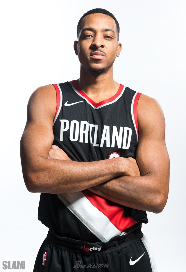 每体：莱万&费兰都在周一加练，下轮西甲选择谁首发将是一大难题